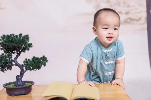 借卵生子机构宝宝爱吐奶是什么原因